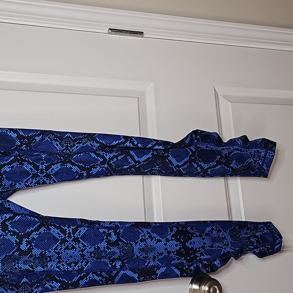 396. Lululemon Speed Tight IV - Picture 2 of 7